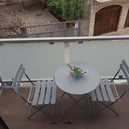 Studio Flat For 2 Apartment Макарска Екстериор снимка