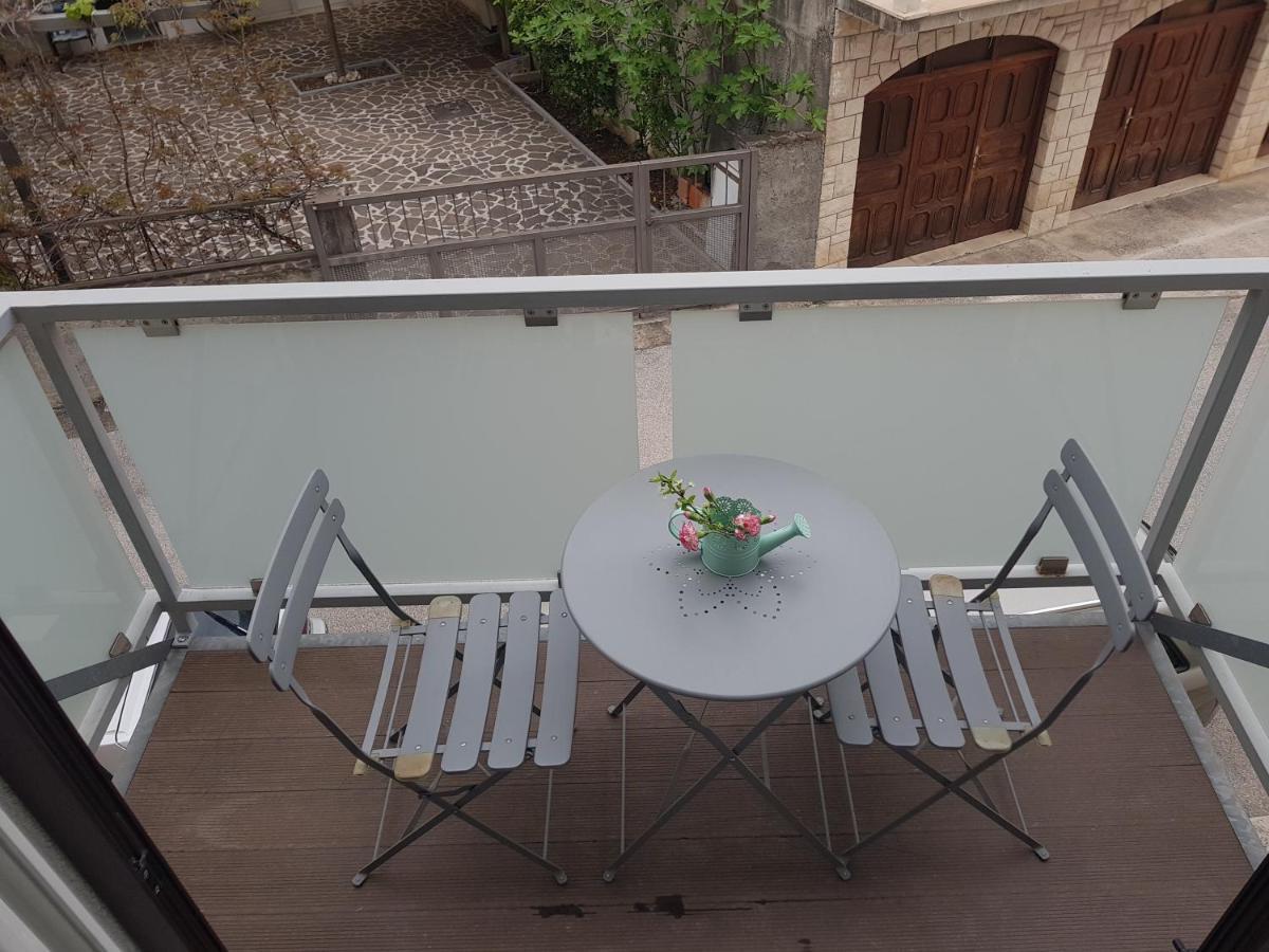 Studio Flat For 2 Apartment Макарска Екстериор снимка
