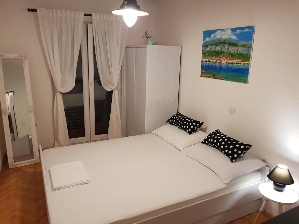 Studio Flat For 2 Apartment Макарска Екстериор снимка