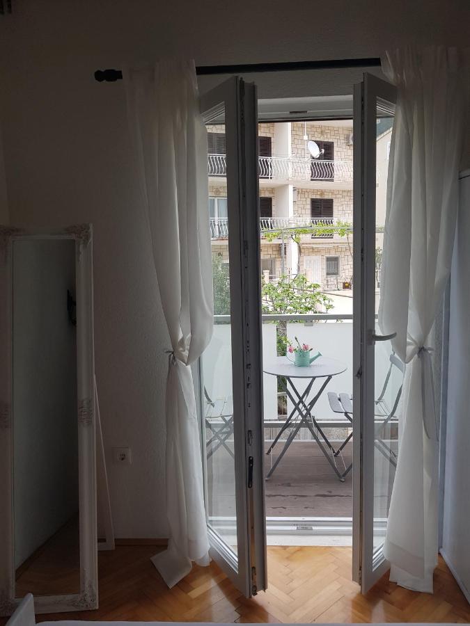 Studio Flat For 2 Apartment Макарска Екстериор снимка