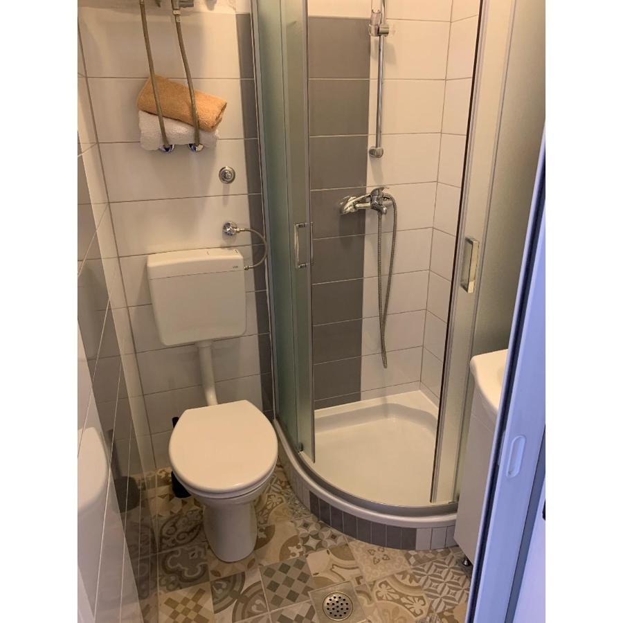 Studio Flat For 2 Apartment Макарска Екстериор снимка